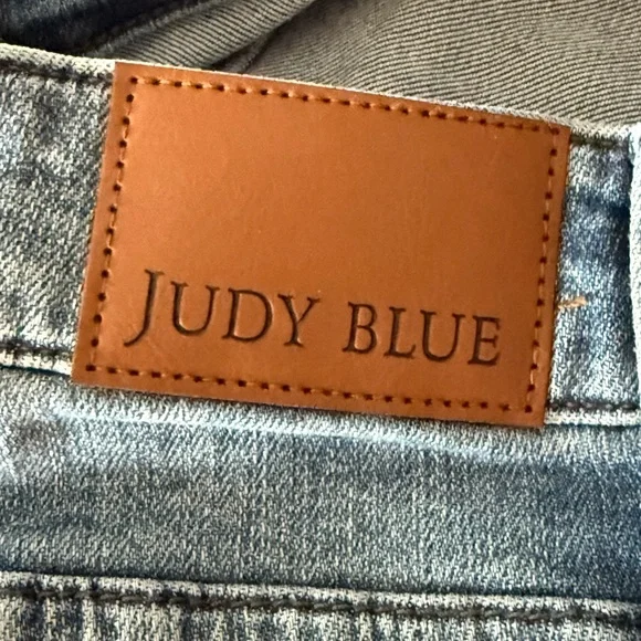 Judy Blue Forgetting You Cropped Blue Jeans with Braided side Detail 16 W - Picture 6 of 15
